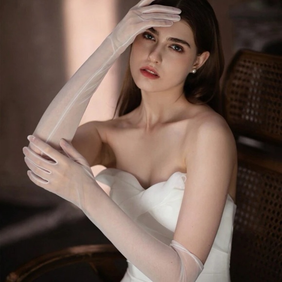Mesh bridal gloves for wedding or bachelorette - Picture 1 of 2